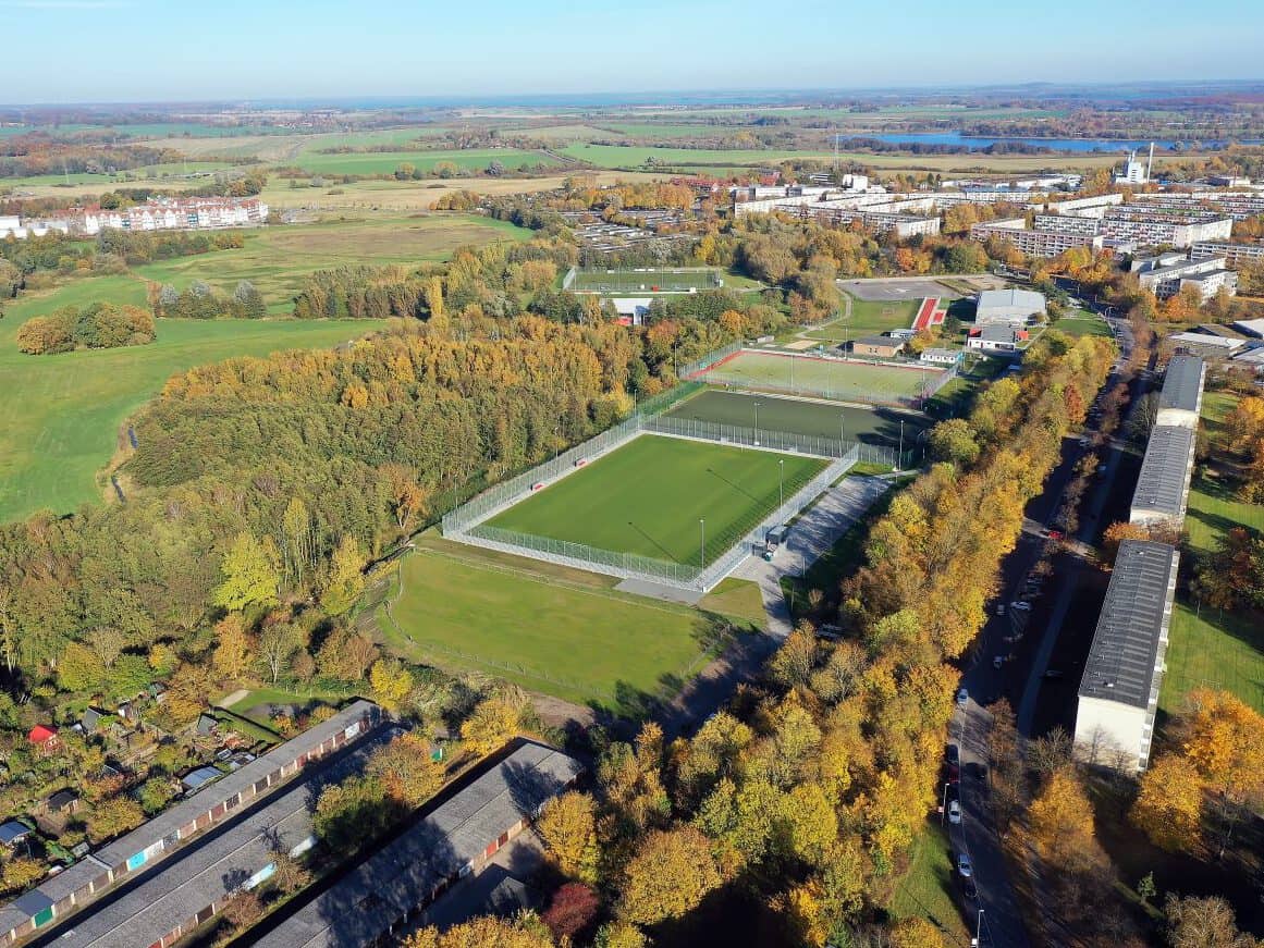 Read more about the article Neuer Naturrasenplatz im <br>Sportpark Lankow übergeben
